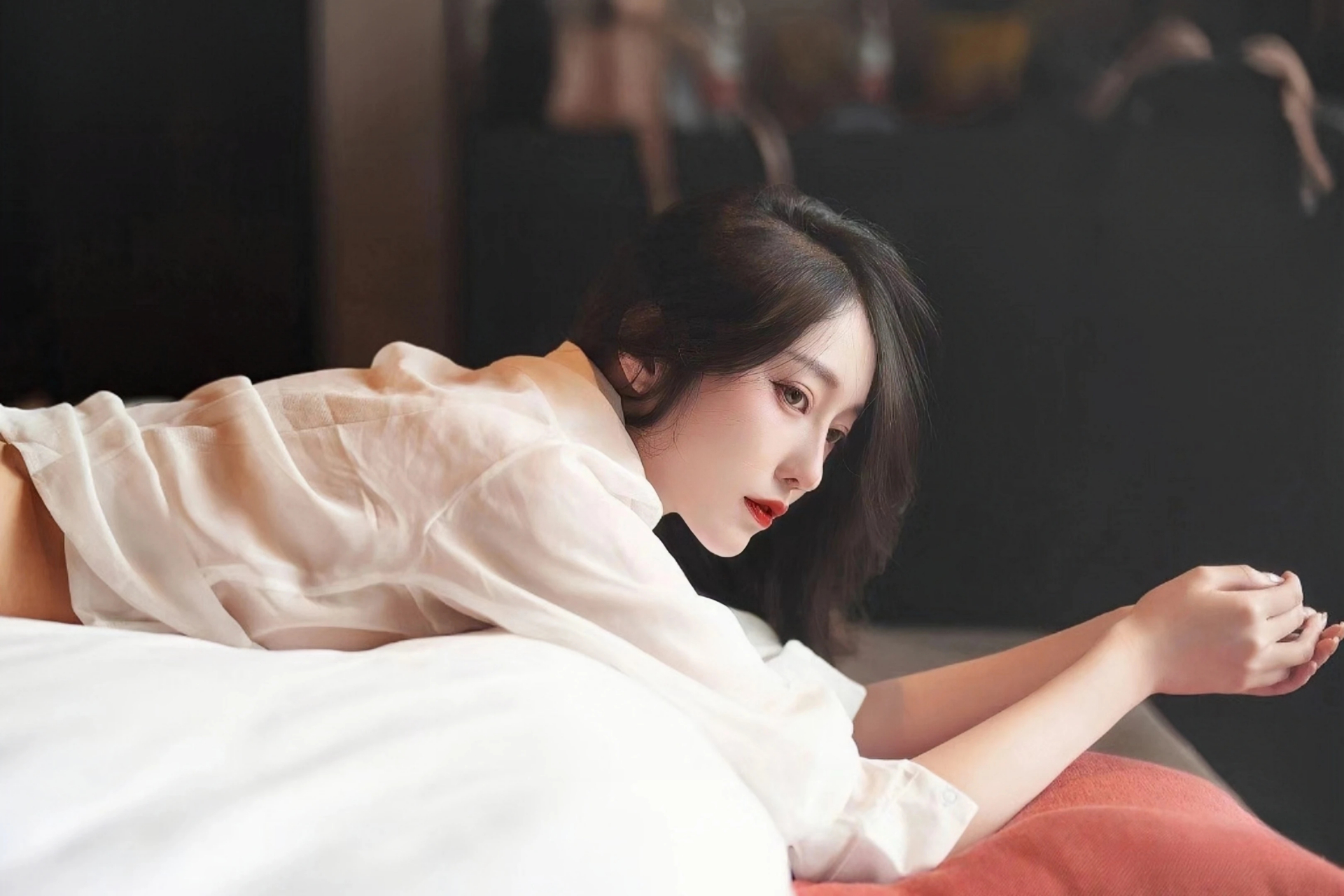 待在室内就不会中暑吗？丨中新真探